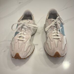 New Balance 327
